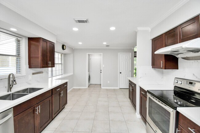 Photo - 315 Muirwood Ln