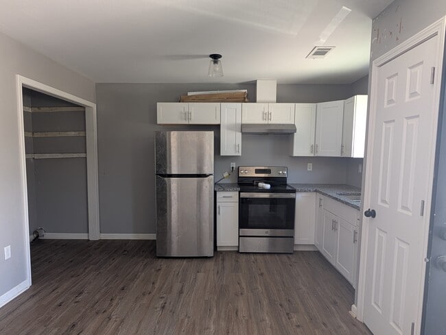 kitchen - 4910 Allen St