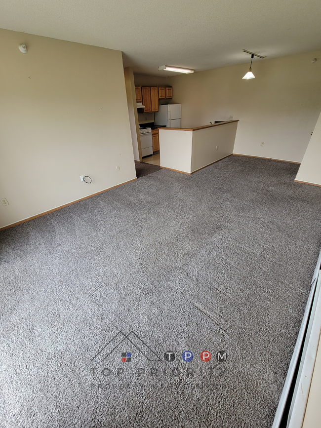 ** MOVE IN SPECIAL ** 2 Bedroom | 1 Bathro... - ** MOVE IN SPECIAL **
2 Bedroom | 1 Bathro... Apartment Unit 22