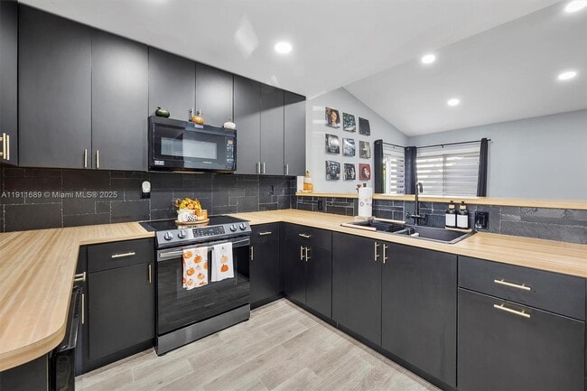 Photo - 13713 SW 149th Cir Ln