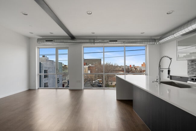 Building Photo - 634 W Jefferson St Unit 3 Rental