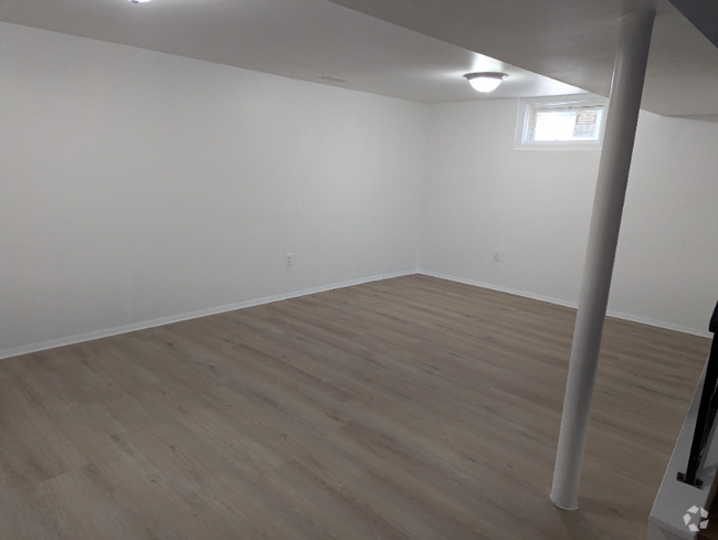 Building Photo - 4 Weyburn Ct Rental