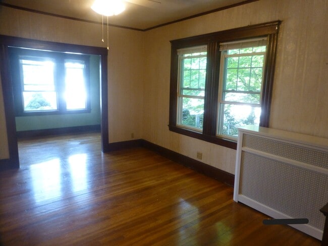 living room & study - 43 Goethe St Unit 1