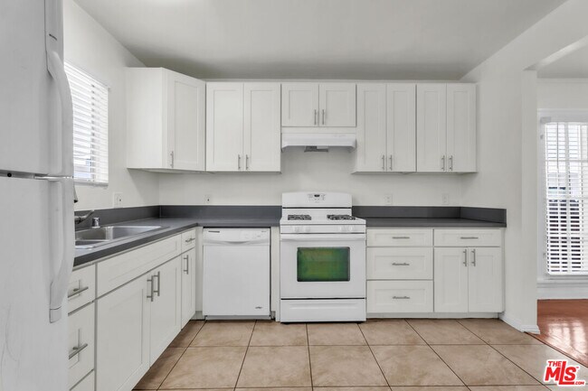 419 N Van Ness Ave