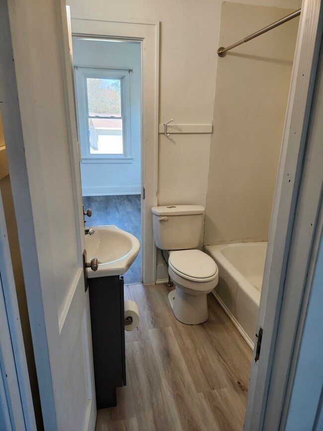 Photo - 1983 University Ave