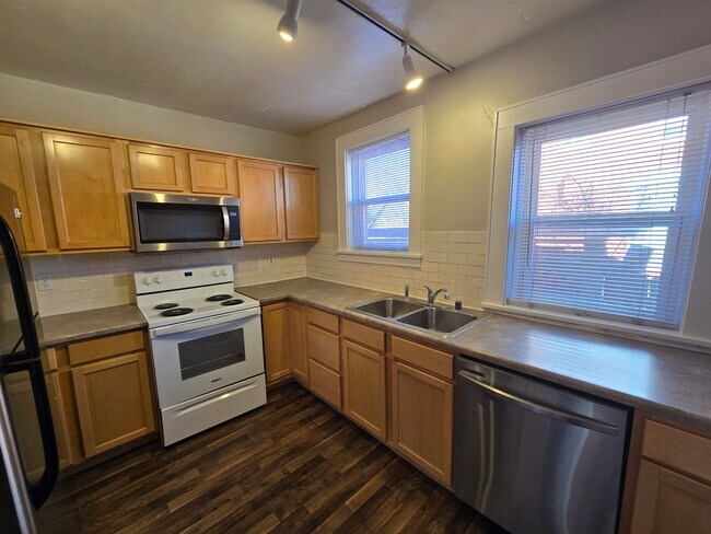 Photo - 440-442 Clarkson Unit 440