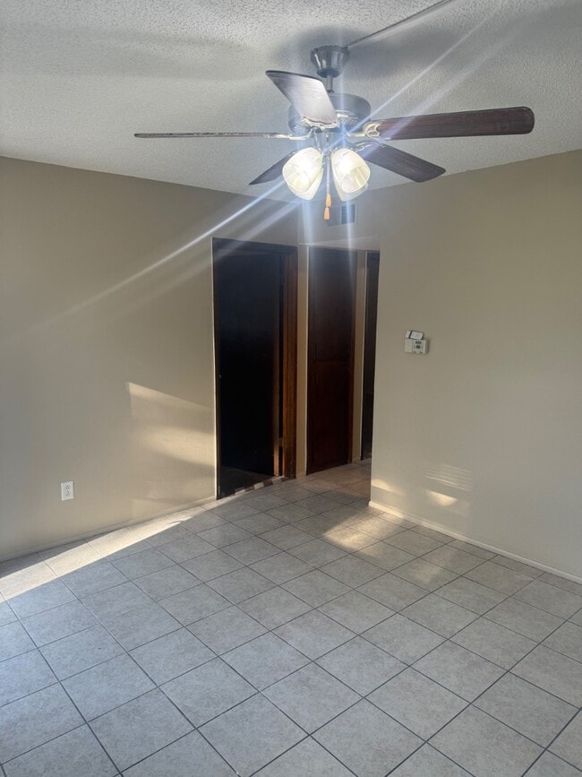 Photo - 107 E Ave B
