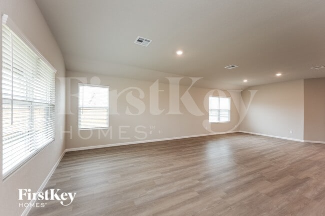 Photo - 5553 Basil Chase