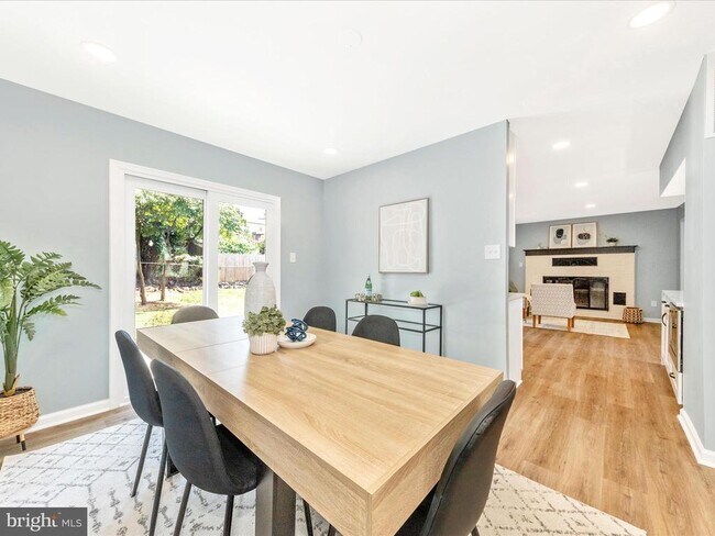 Photo - 1305 Peachtree Ct