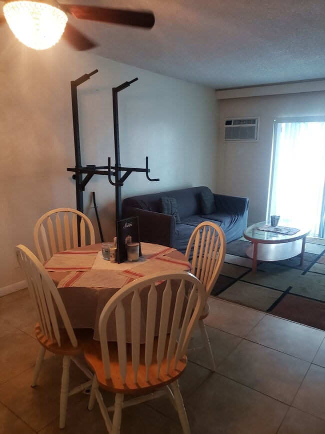 Building Photo - 2900 Banyan St Unit 703 Rental