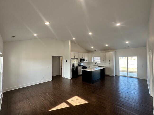 Photo - 210 Market St