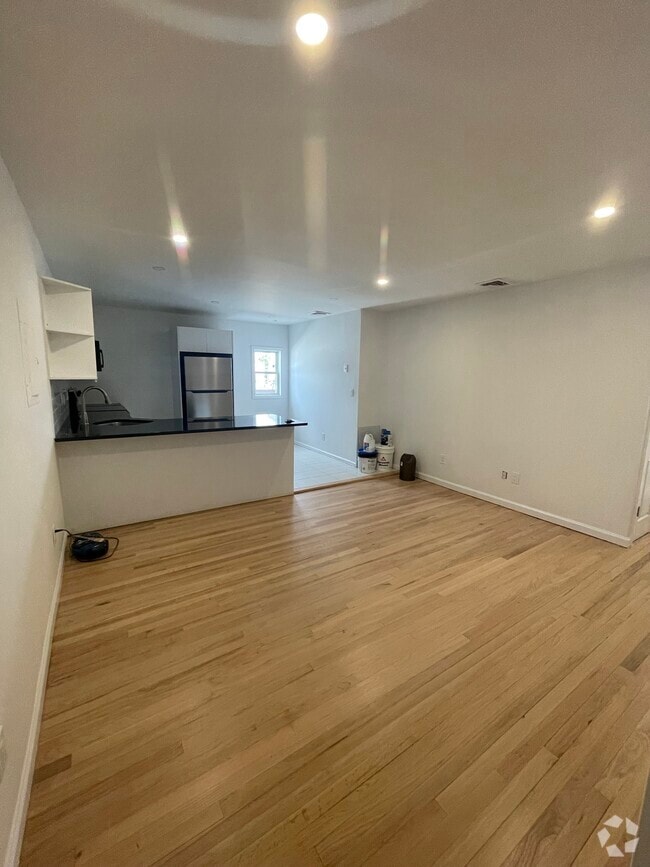 Building Photo - 2572 Merrick Rd Unit C Rental