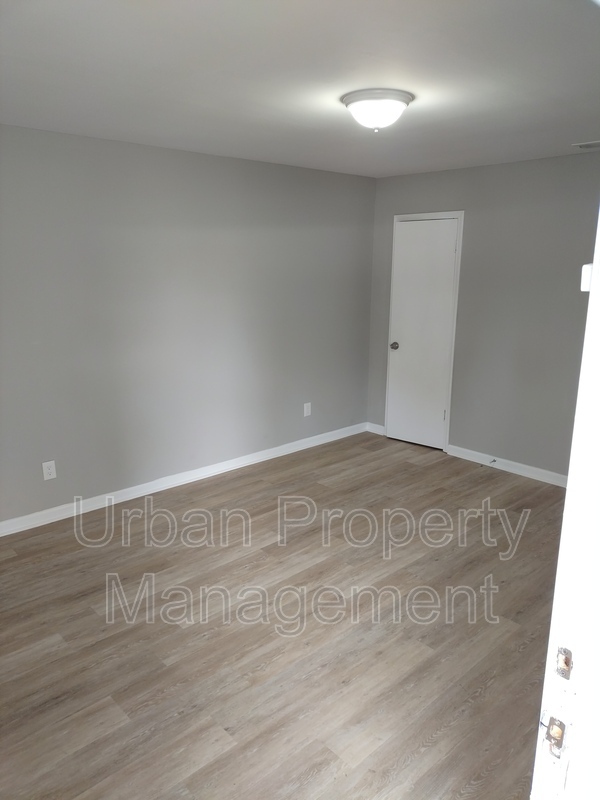 Building Photo - 307 S. Parkway Rental