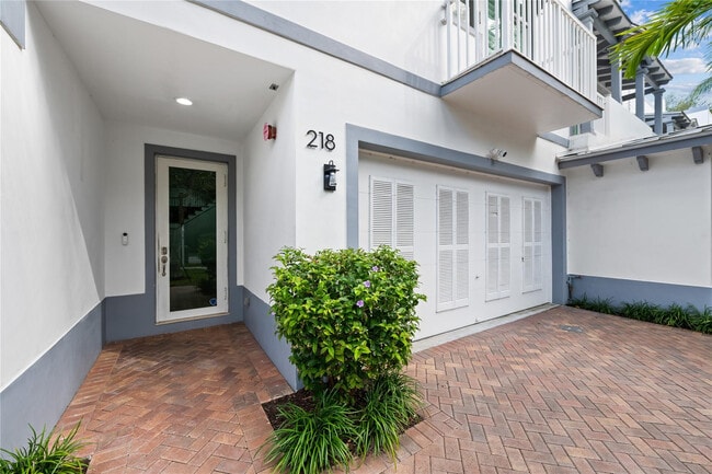 Photo - 218 NE 15th Ave