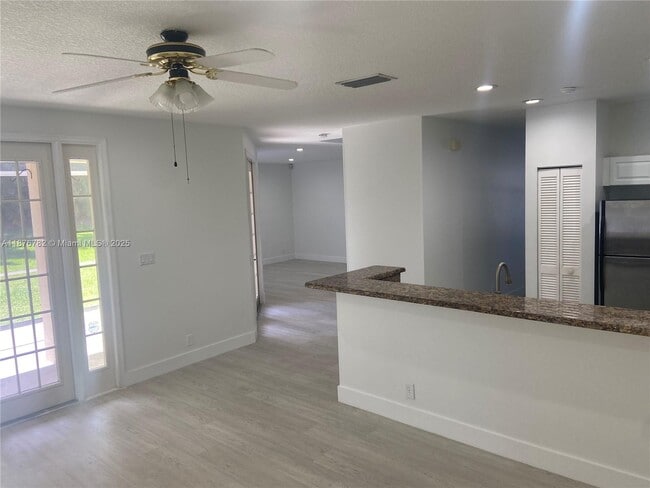 Photo - 241 E Bayridge Dr