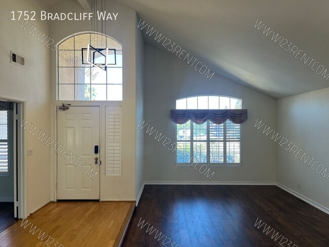 1752 Bradcliff Way