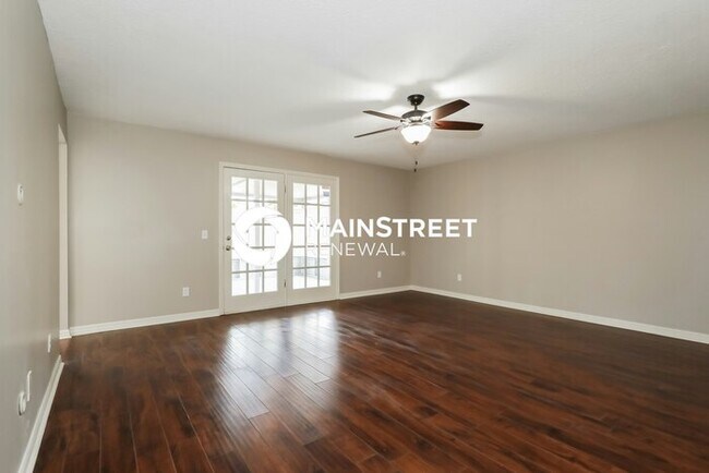Photo - 3 Bedroom Pet-Friendly Home in Jacksonville, FL with Main Street Renewal
