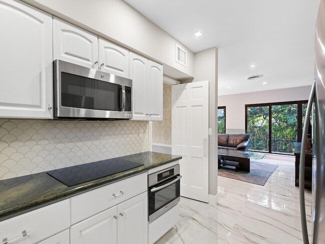 Photo - 3304 Alhambra Cir