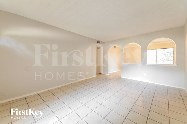 1205 Colony Dr