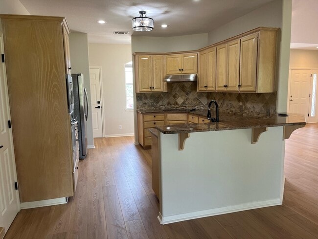 Photo - 804 Broken Arrow