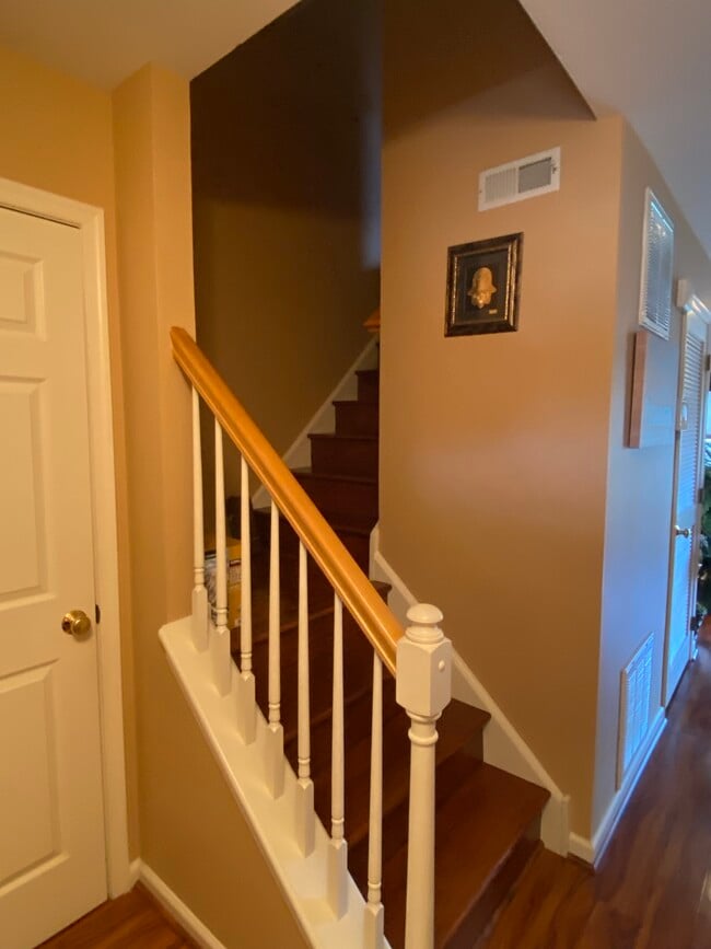 Photo - 725 Dell Ct