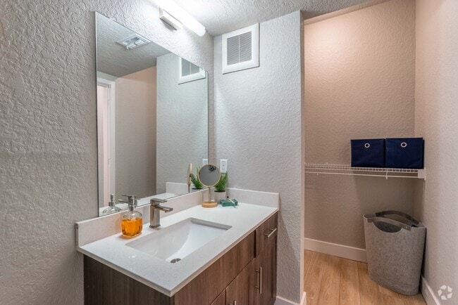 4BR, 4BA - 1,422SF