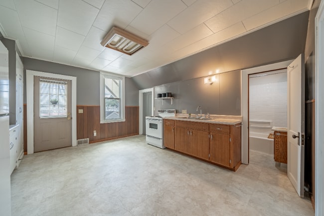 Photo - 1343 1/2-1343 1/2 W Washington St Unit 1343 1/2