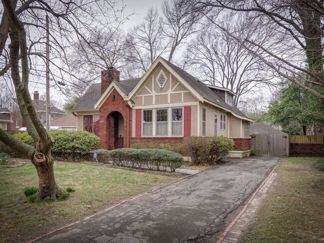 Photo - Charming 3BR/1B Conveniently Located Near Rhodes College!