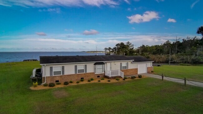 Photo - 144 Edgewater Dr