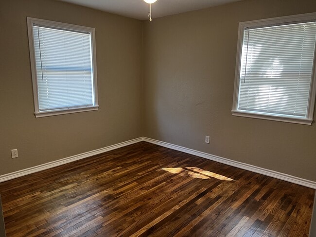 Photo - 106 Parkland St