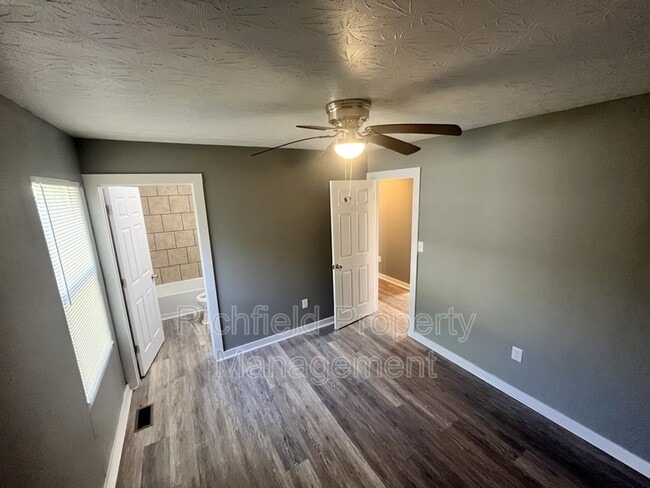 Photo - 2850 N Chester Ave