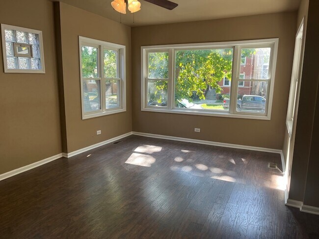 Photo - 722 E 91st Pl