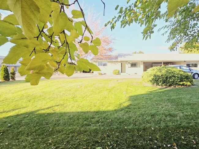 Photo - 1037/1039 Eastmont Ave. Duplex Unit 1037