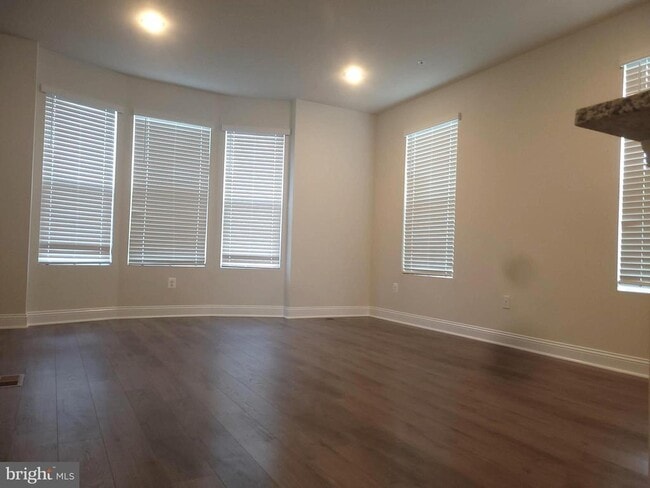 Photo - 7111 Tyndale Way