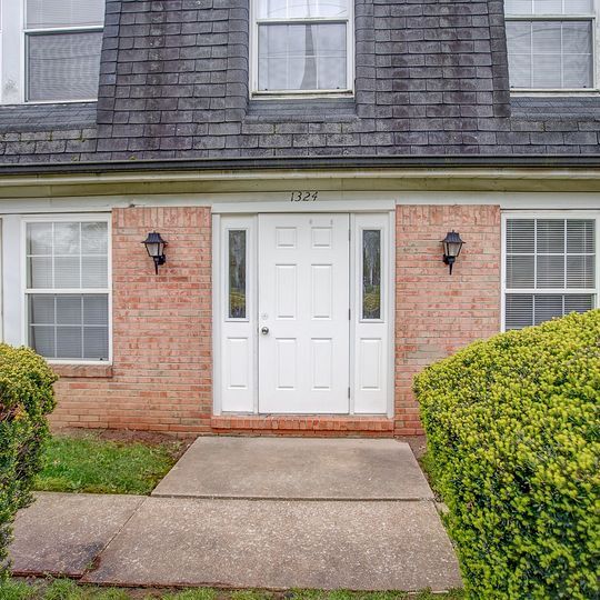 Building Photo - 1400 Sangamon Dr