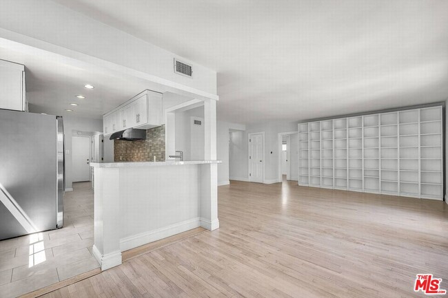 Photo - 11118 Franklin Ave