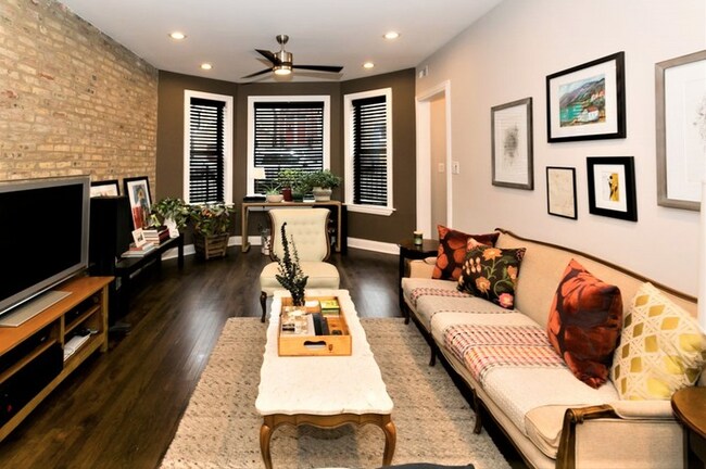 Building Photo - 2020 N Hoyne Ave Unit 1F