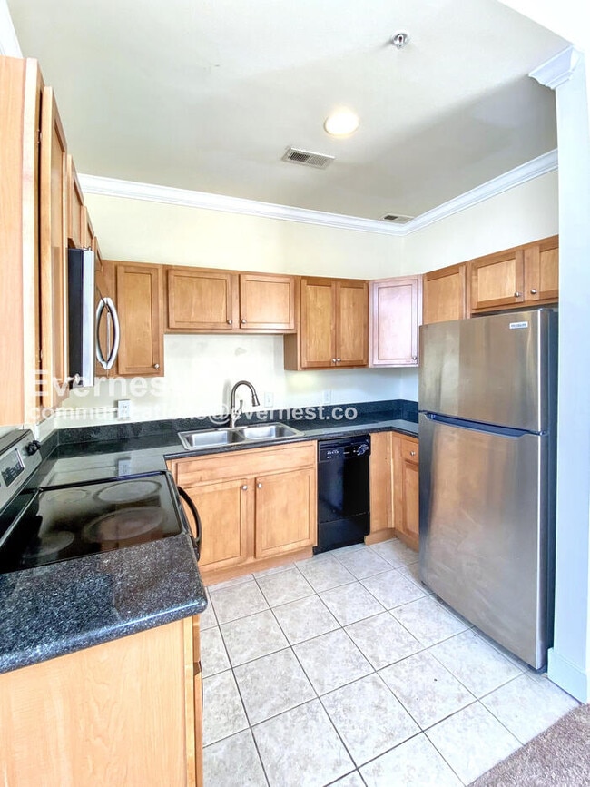 Building Photo - 525 E Grace St Unit 401