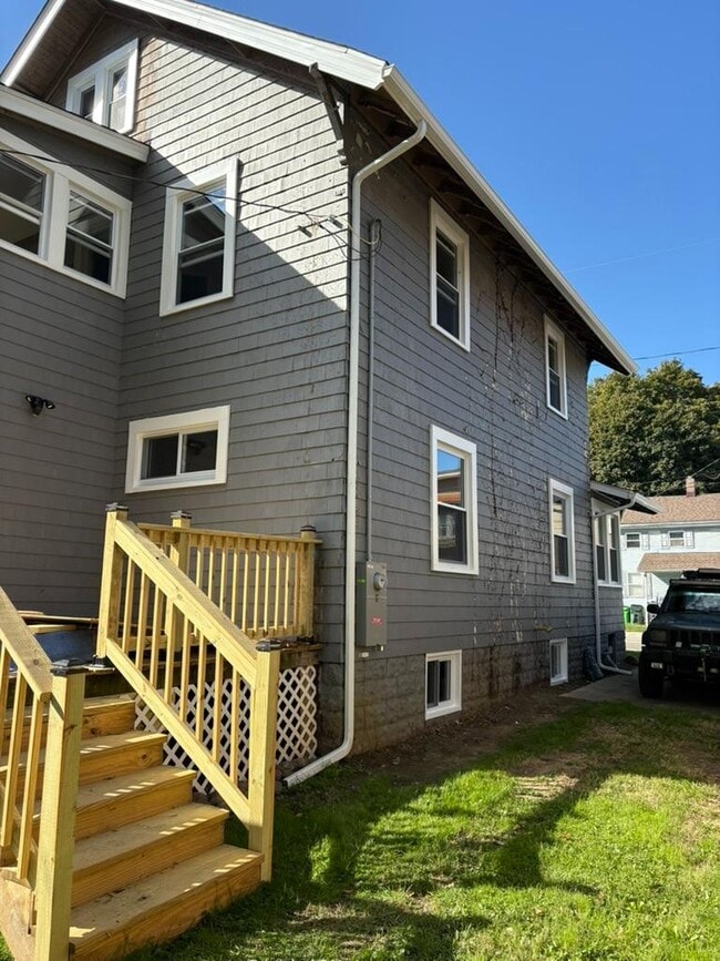 Photo - 438 Wales Rd NE