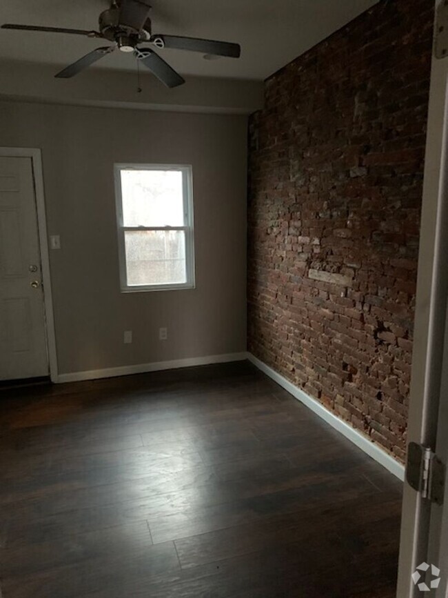 Building Photo - Charming Beautiful One Bedroom Apartment Unit 1st Floor