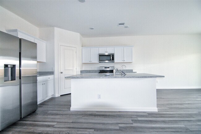 Photo - 1052 Water Oak Ln