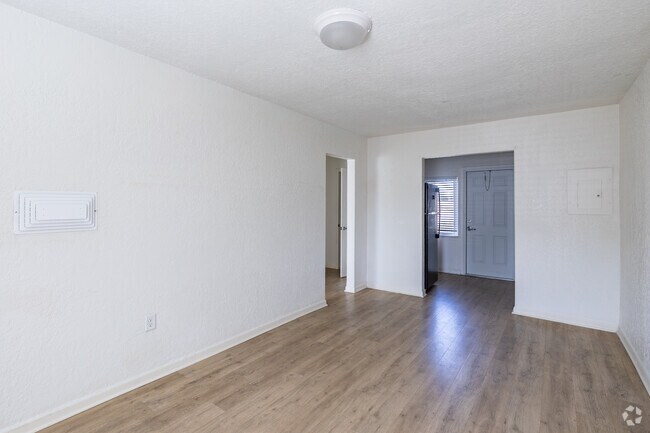 1BR, 1BA - 474SF - Living Room