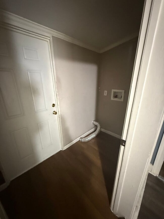 Photo - 112 East St E