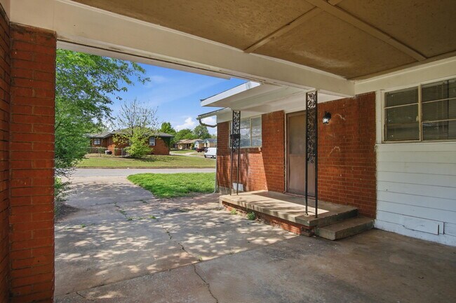 Photo - 846 Marilyn St