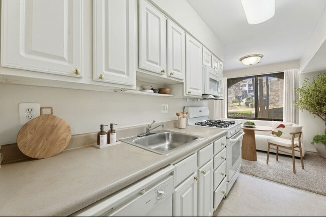 Photo - PeachTree of McLean