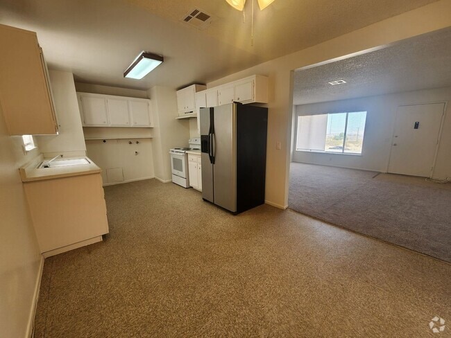 Building Photo - Beautiful Home In Hansen Track Neighborhood