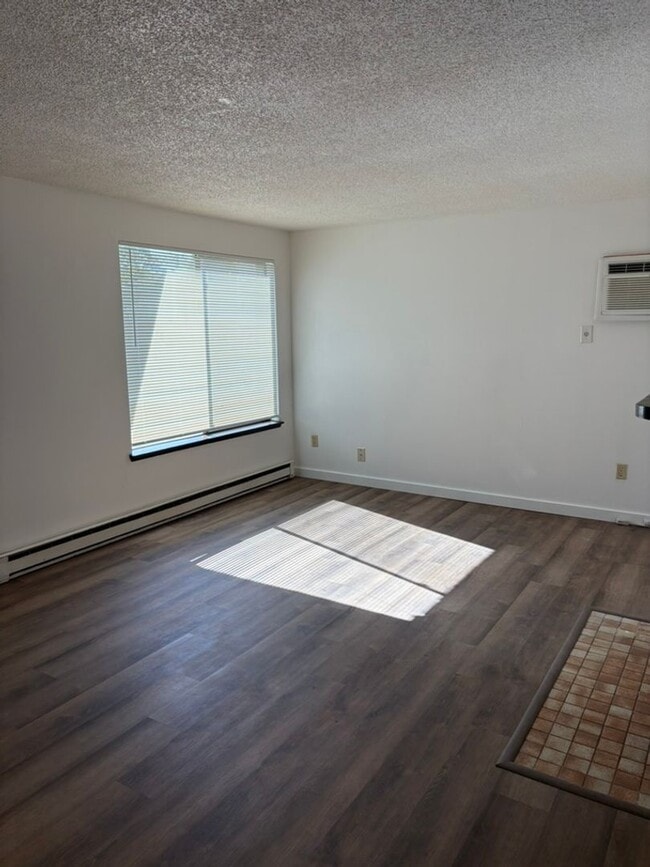 Photo - MP81 - 6113-6117 N. Addison St. Unit 6115