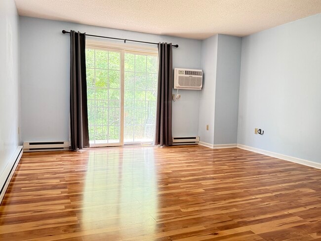 Building Photo - 130 Endicott St N Unit 319