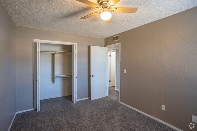2BR, 1BA - 750SF