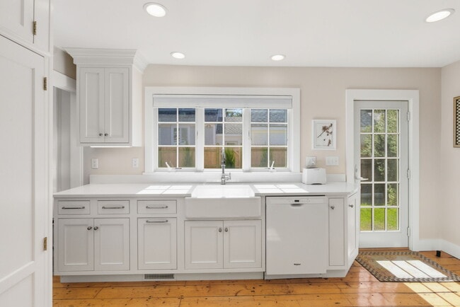 Photo - 11 Friendship Ln